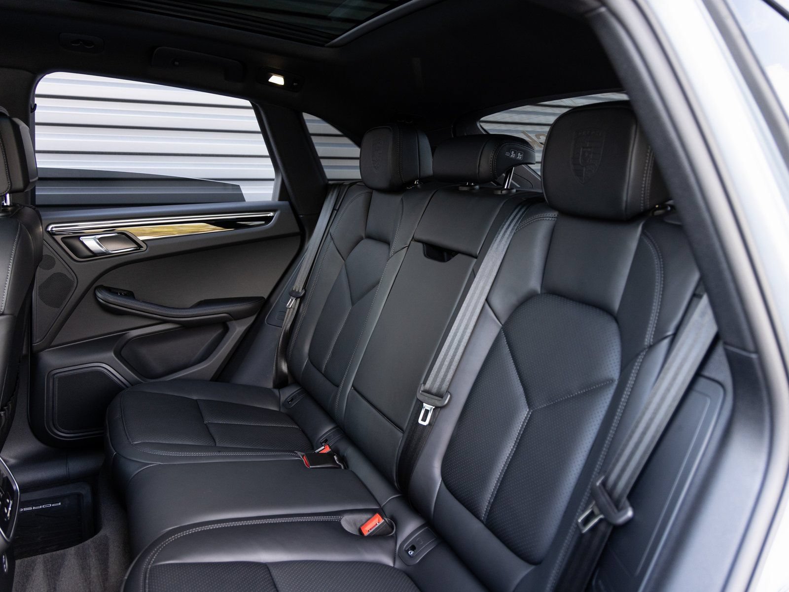 Certified 2026 Porsche Macan AWD/4WD image 26