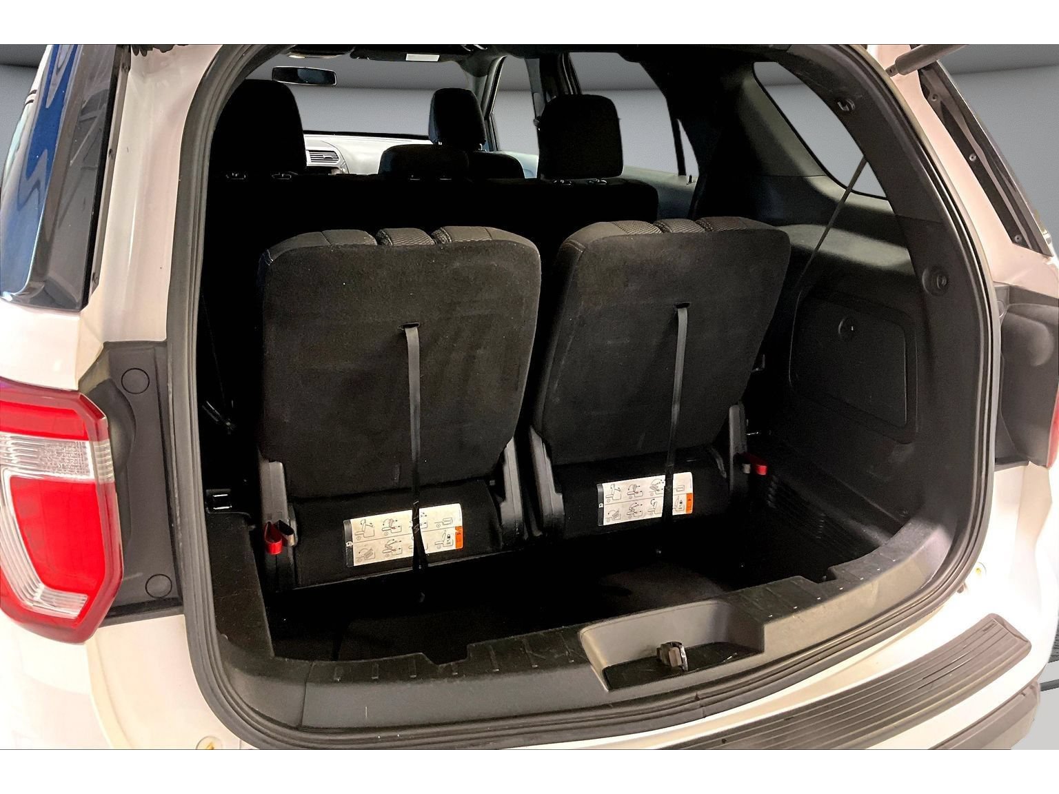 Used 2019 Ford Explorer XLT w/ Equipment Group 201A AWD/4WD image 38
