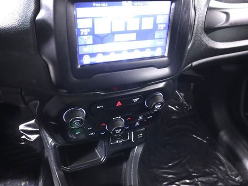 Used 2019 Jeep Renegade Altitude w/ Quick Order Package 2XM image 15