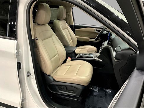 Used 2022 Ford Explorer XLT w/ Equipment Group 202A AWD/4WD image 30