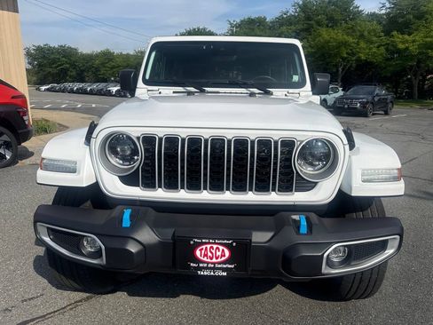 Used 2024 Jeep Wrangler Unlimited Sahara w/ Technology Group AWD/4WD image 2