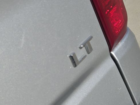 Used 2021 Chevrolet Silverado 1500 LT image 11