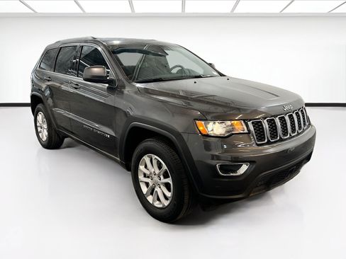 Used 2021 Jeep Grand Cherokee Laredo w/ Security & Convenience Group AWD/4WD image 3