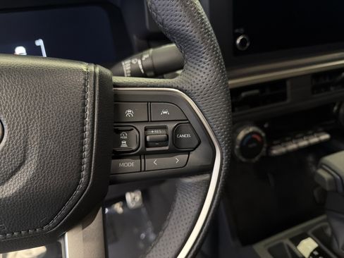 Used 2025 Toyota Tacoma TRD Sport AWD/4WD image 17