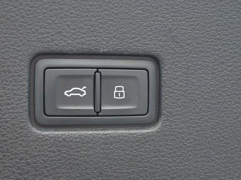 Used 2019 Audi Q8 Premium Plus w/ Premium Plus image 24