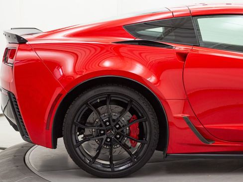 Used 2017 Chevrolet Corvette Grand Sport w/ Carbon Flash Badge Package image 15