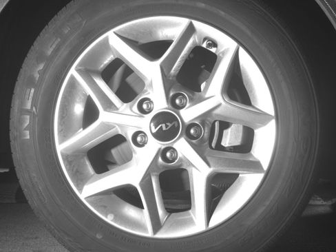 Used 2025 Kia Soul LX w/ LX Technology Package FWD image 13