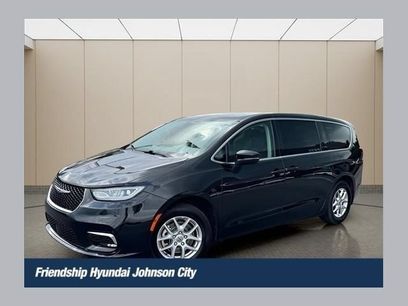 Used 2023 Chrysler Pacifica Touring-L
