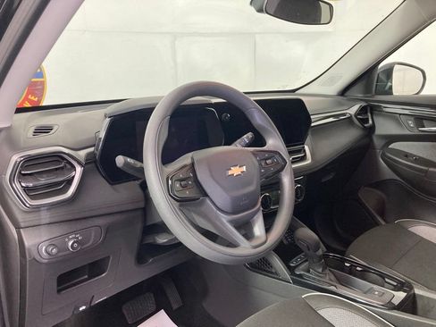 Used 2025 Chevrolet TrailBlazer LT AWD/4WD image 14