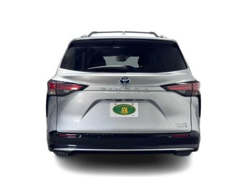 Used 2021 Toyota Sienna Limited FWD image 3