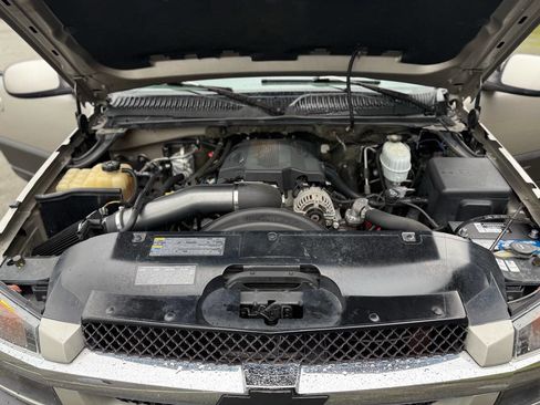 Used 2005 Chevrolet Avalanche 2500 w/ Preferred Equipment Group image 38