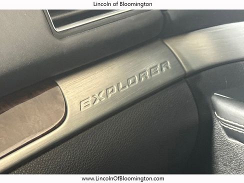 Used 2017 Ford Explorer Platinum image 79