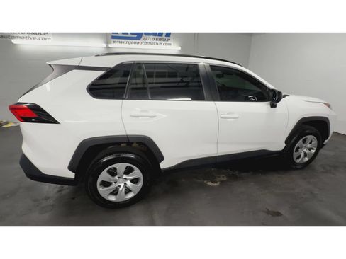 Used 2020 Toyota RAV4 LE FWD image 9