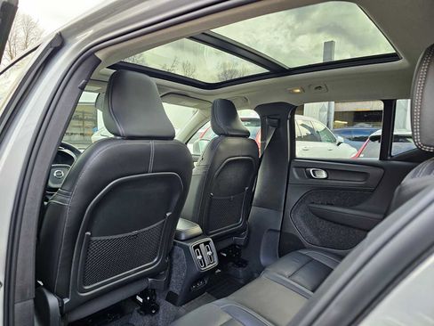Used 2025 Volvo XC40 B5 Plus w/ Climate Package image 22