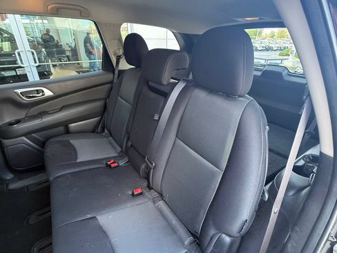 Used 2018 Nissan Pathfinder SV AWD/4WD image 10