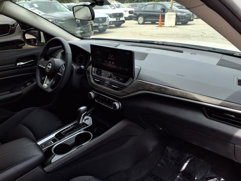 Used 2024 Nissan Altima 2.5 SV w/ SV Premium Package image 23