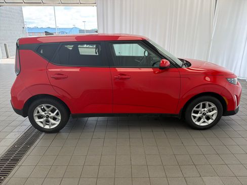 Used 2025 Kia Soul S FWD image 4