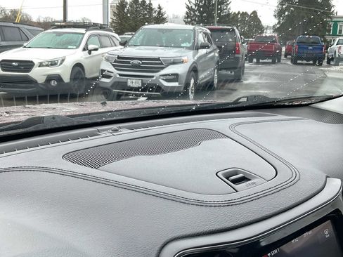 Used 2021 Jeep Cherokee Limited image 38