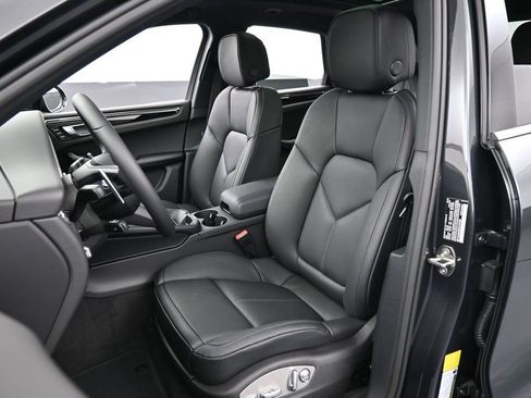 New 2026 Porsche Macan AWD/4WD image 5