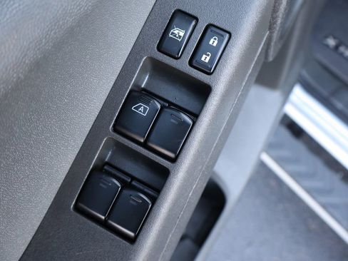 Used 2015 Nissan Xterra S image 27