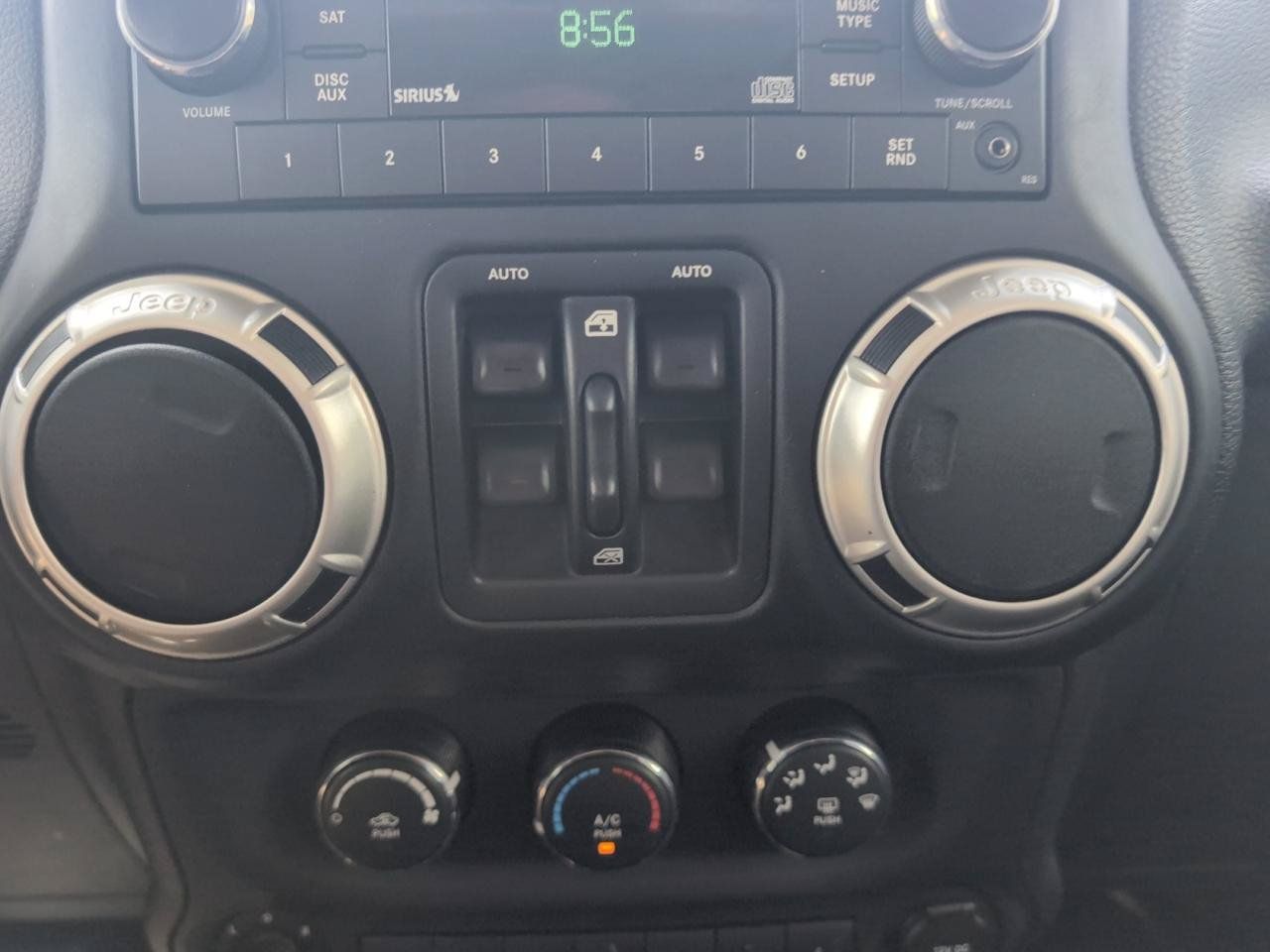Used 2017 Jeep Wrangler Unlimited Sahara w/ Connectivity Group AWD/4WD image 23
