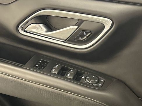 Used 2023 GMC Yukon XL SLT image 19