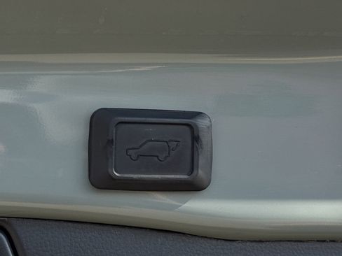 Used 2023 Toyota RAV4 XLE Premium image 10