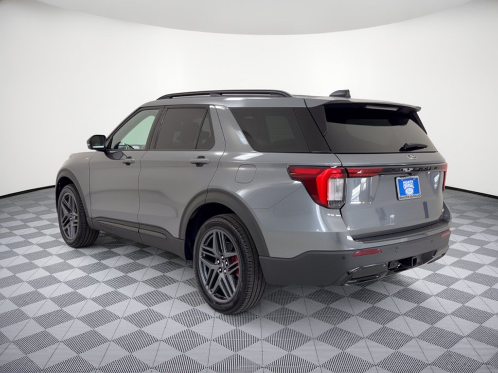 Used 2025 Ford Explorer ST-Line w/ ST-Line Street Pack AWD/4WD image 3