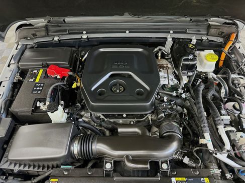 Used 2023 Jeep Wrangler Unlimited Sahara image 33