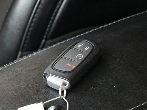 Used 2021 Jeep Cherokee Latitude Plus FWD image 38