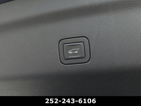 Used 2025 Chevrolet Suburban High Country AWD/4WD image 39