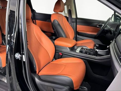 New 2026 Kia Carnival EX FWD image 11