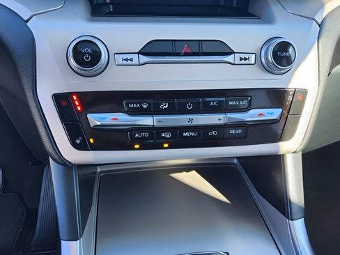 Used 2024 Ford Explorer XLT w/ Equipment Group 202A AWD/4WD image 13