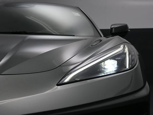 Used 2024 Chevrolet Corvette Stingray Preferred Cpe w/ Z51 Performance Package RWD image 3