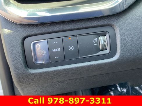 New 2025 GMC Acadia Elevation image 17