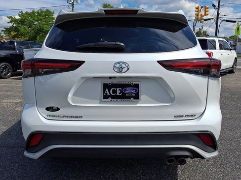 Used 2024 Toyota Highlander XSE AWD/4WD image 5