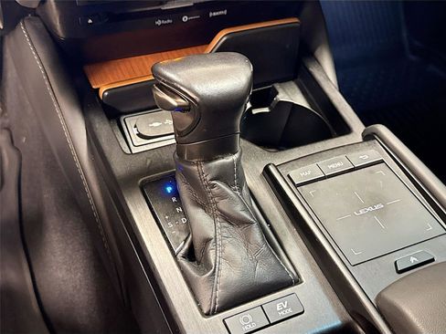 Used 2019 Lexus ES 300h w/ Luxury Package image 17