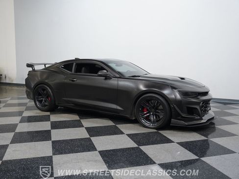 Used 2019 Chevrolet Camaro ZL1 RWD image 15