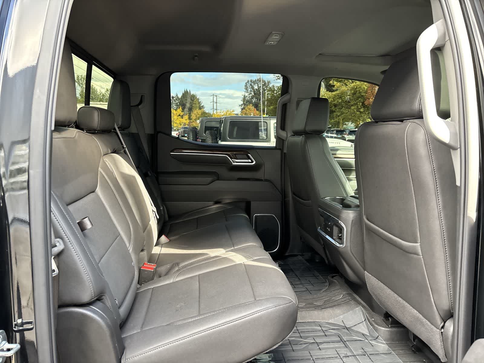 Used 2025 GMC Sierra 1500 Elevation w/ Elevation Premium Package AWD/4WD image 8