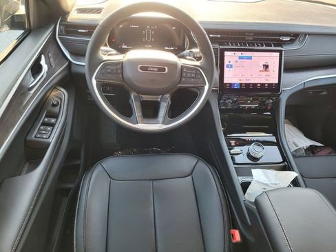 New 2025 Jeep Grand Cherokee L Limited w/ Black Appearance Package image 9