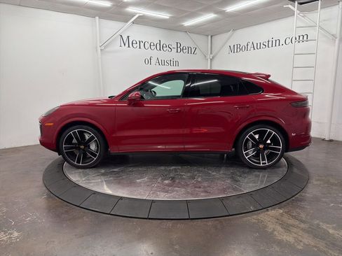 Used 2023 Porsche Cayenne Turbo image 4