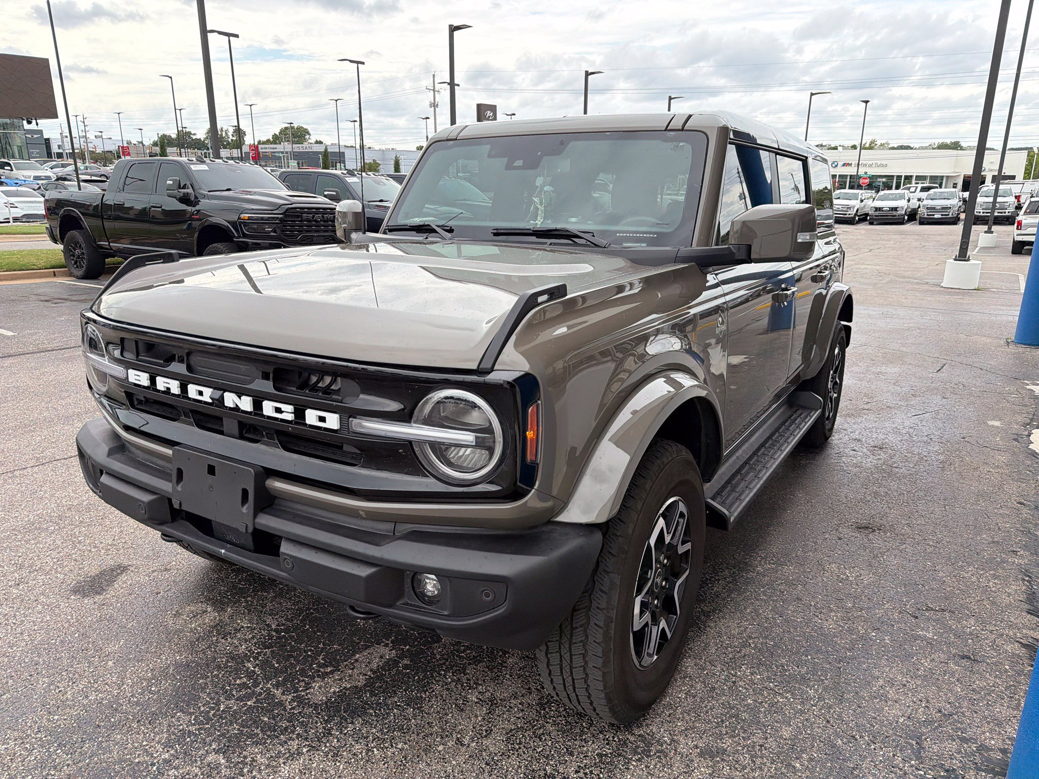 Used 2025 Ford Bronco Outer Banks AWD/4WD image 1