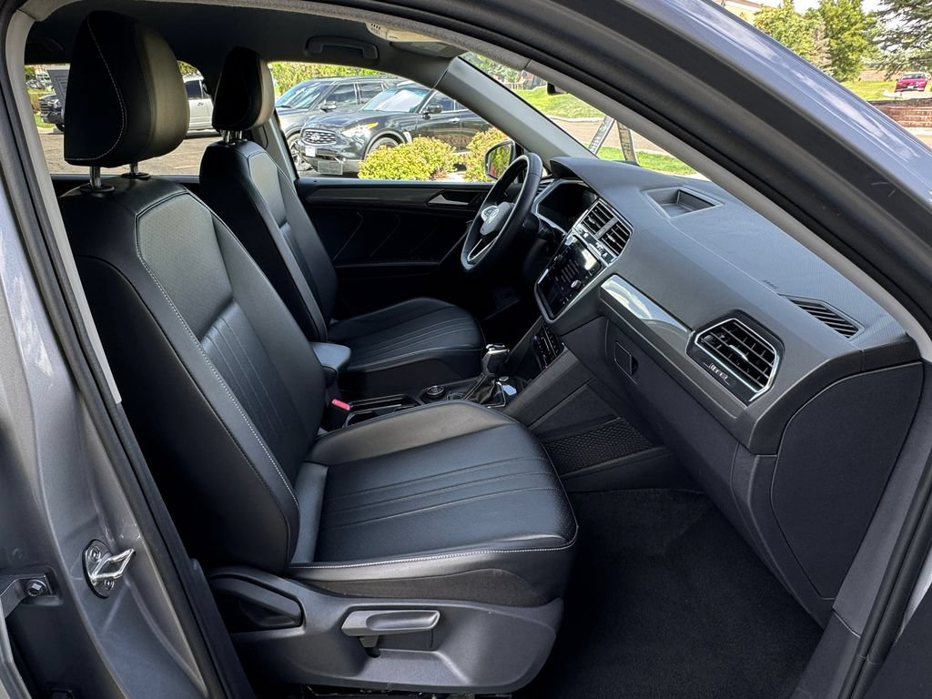 Used 2024 Volkswagen Tiguan SE AWD/4WD image 36