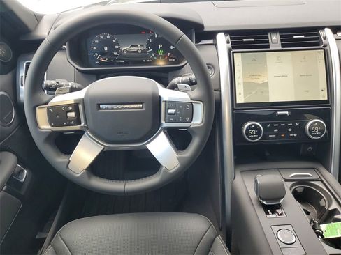 New 2025 Land Rover Discovery S image 19