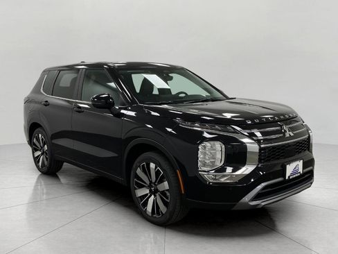 New 2026 Mitsubishi Outlander SE image 1