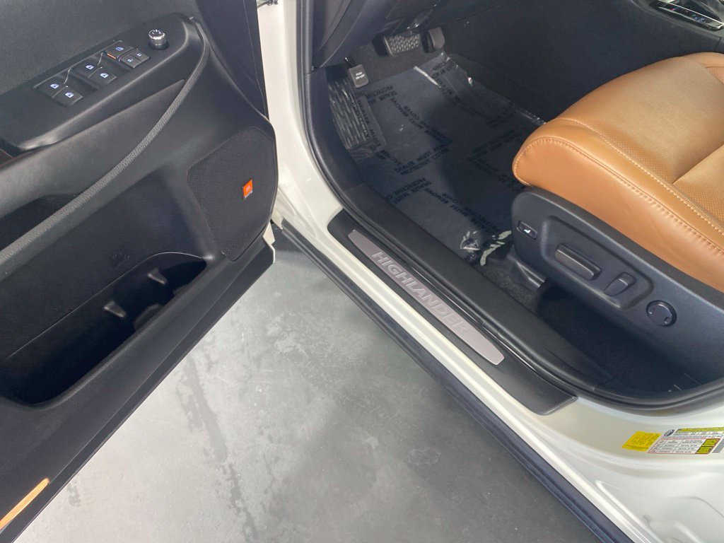 Used 2019 Toyota Highlander Limited Platinum AWD/4WD image 24
