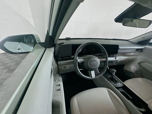 Used 2025 Hyundai Kona SEL FWD image 18