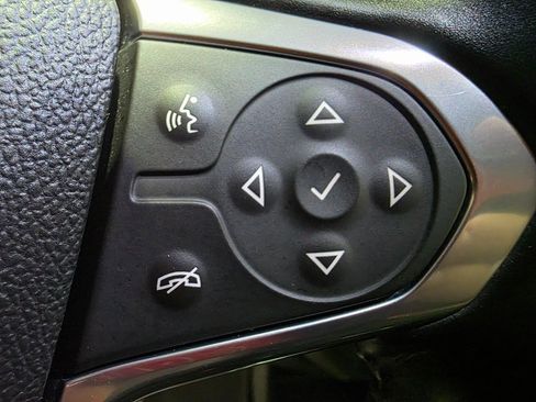 Used 2021 Chevrolet Traverse LT image 6