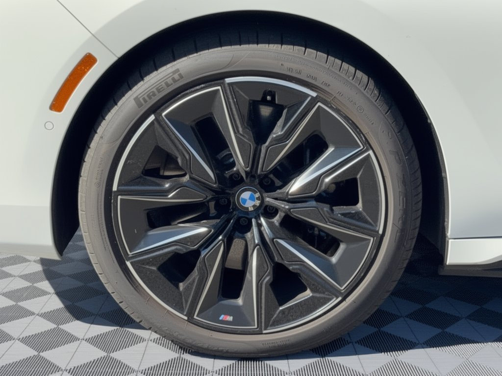 Used 2024 BMW i7 xDrive60 w/ Premium Package AWD/4WD image 13