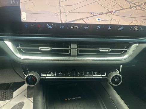 New 2026 Chevrolet Equinox EV LT image 25